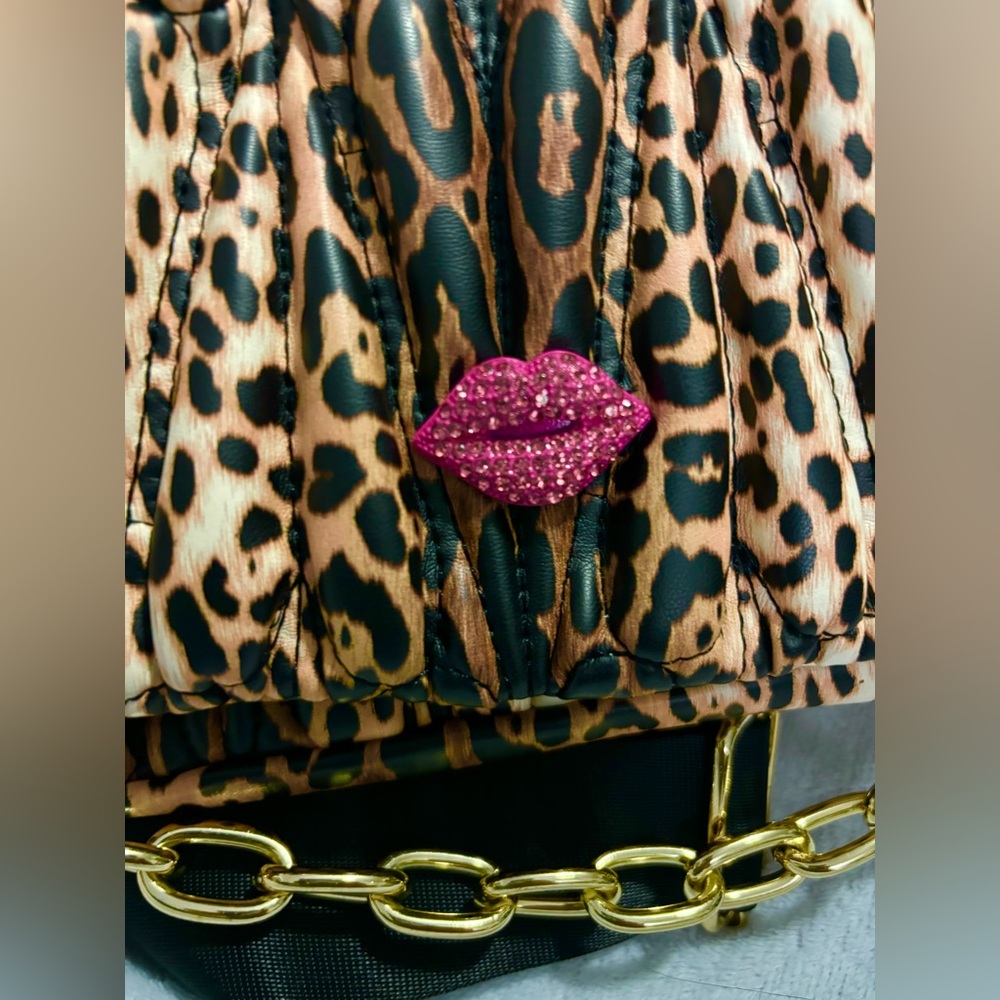 Betsey Johnson Crossbody convertible clutch leopard handbag. - Picture 6 of 14